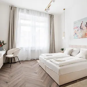 Appartamento E13 - Grand Boulevard Heritage - Location By Bqa, Budapest